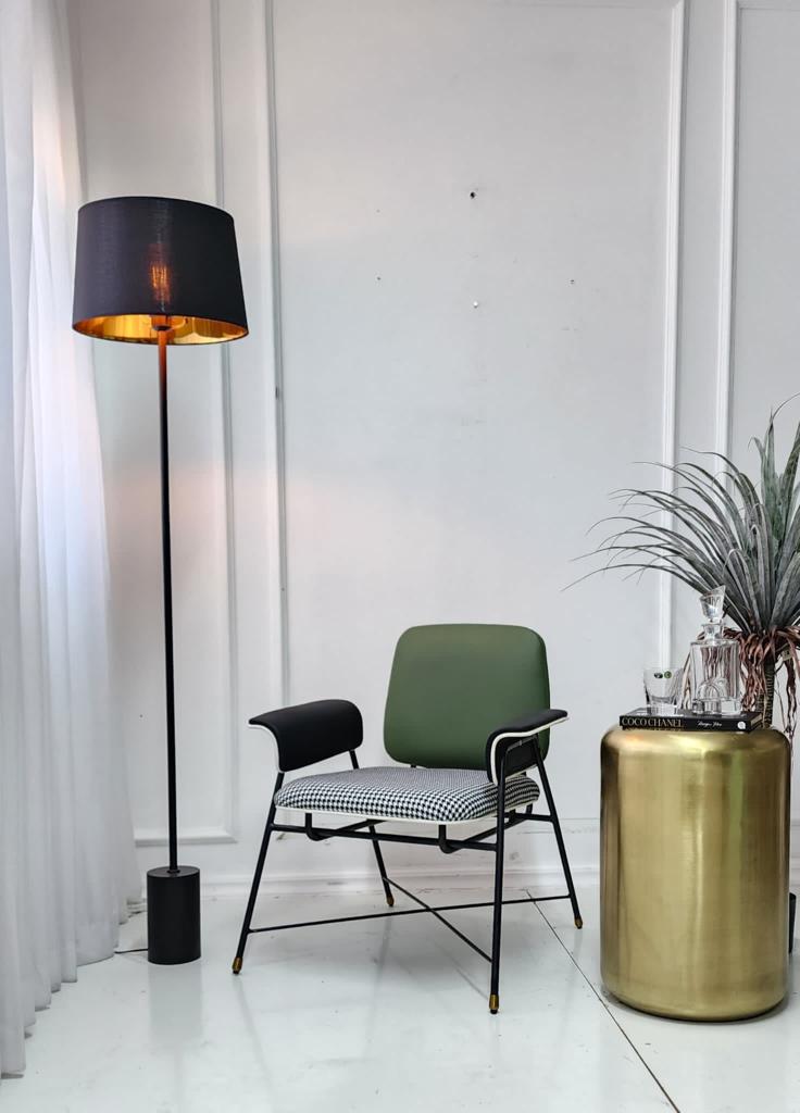 62a59e40-7e9f-46c7-a841-5f4458f2e762 כורסא ראם דגם מדרה מתכת ועור חום עתיק – תמונה 1